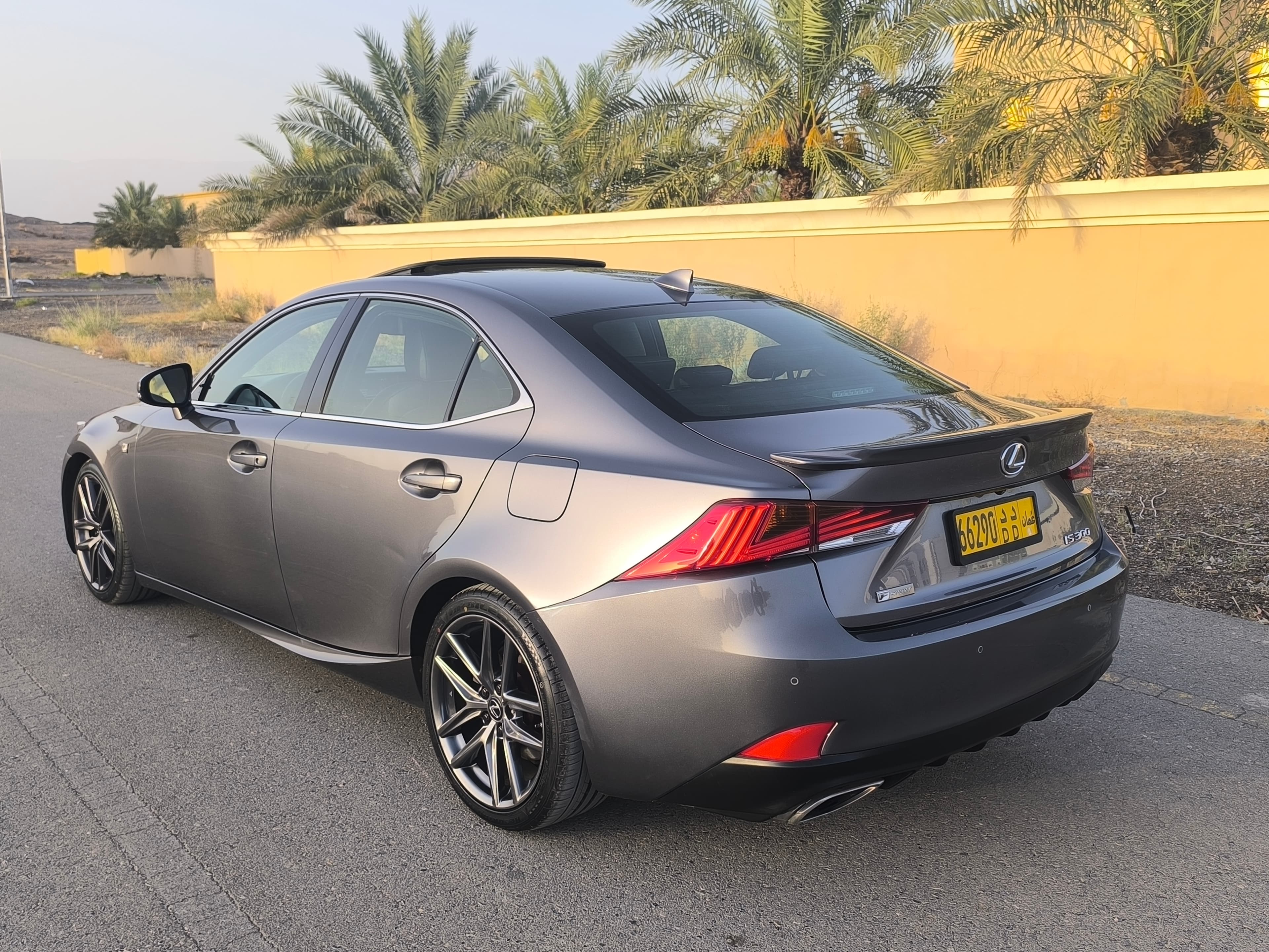 لكزس آي إس 350 2020