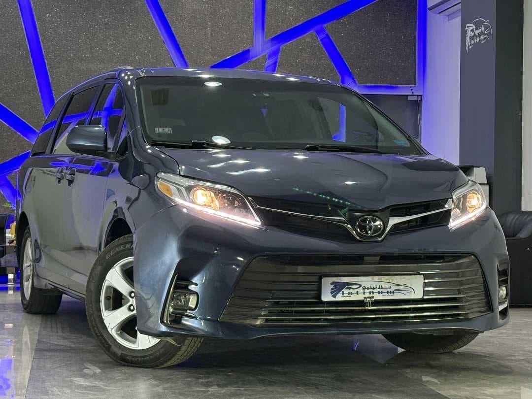 تويوتا سيينا 2017